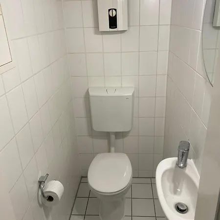 Monteur- Und Arbeiterunterkunft Mannheim-rheinau *